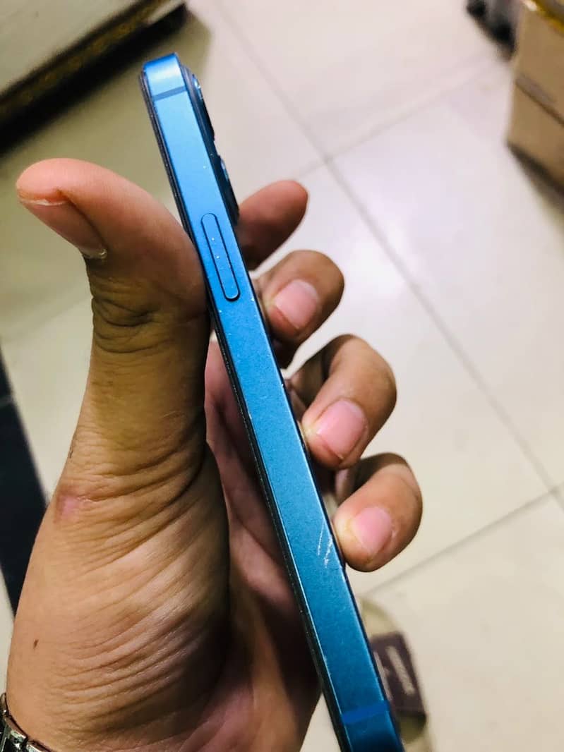 Apple iPhone 13 1