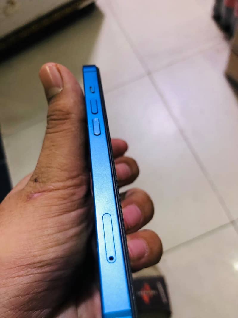 Apple iPhone 13 2