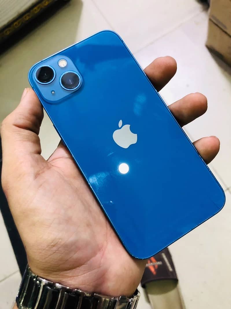 Apple iPhone 13 4
