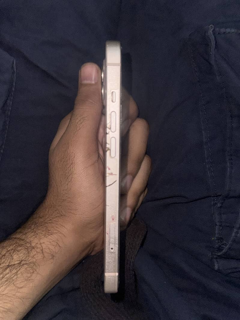 iPhone 13 3