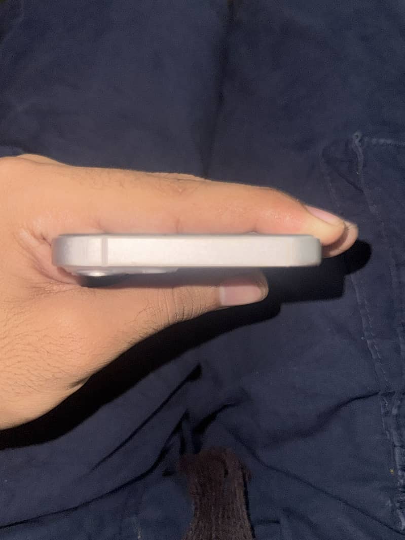 iPhone 13 6
