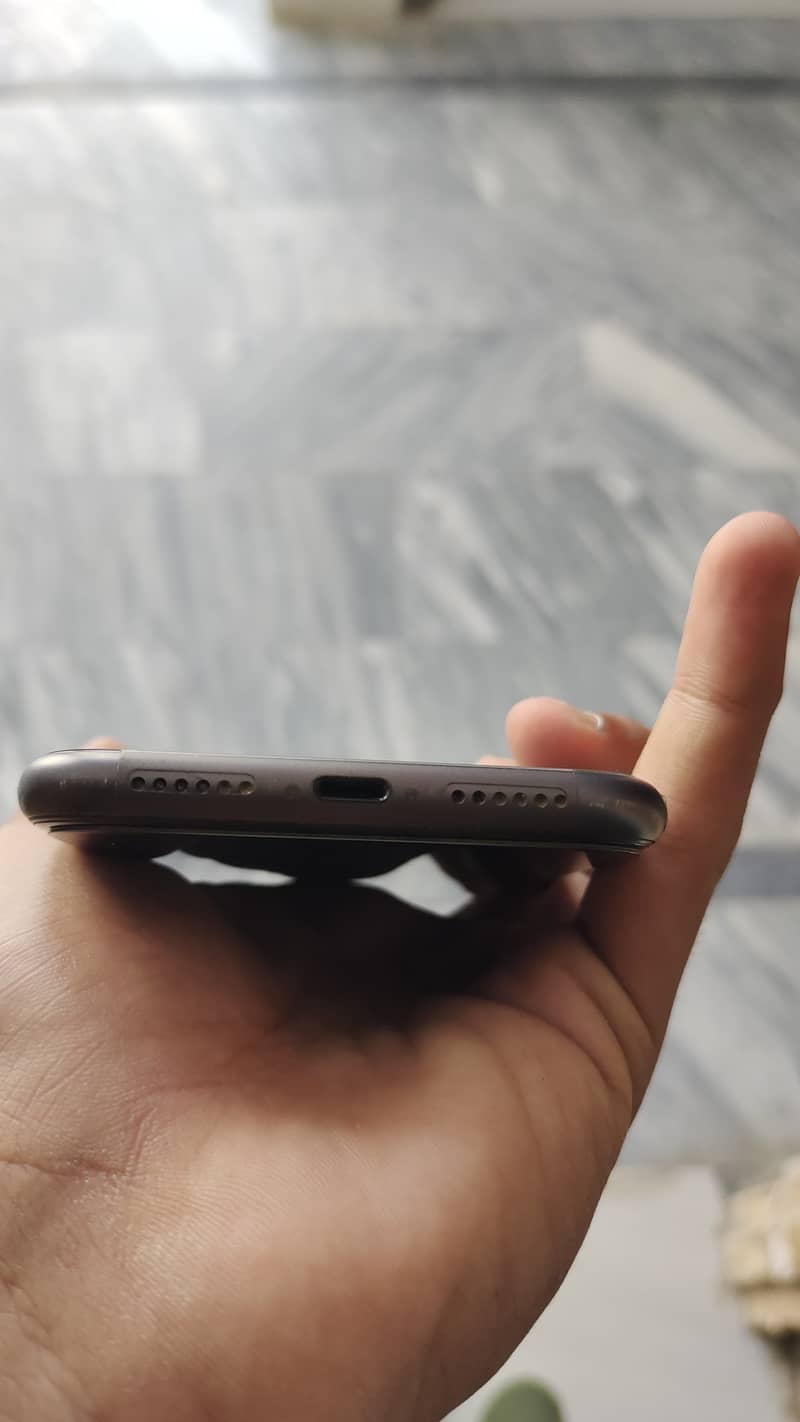 Apple iPhone 11 3