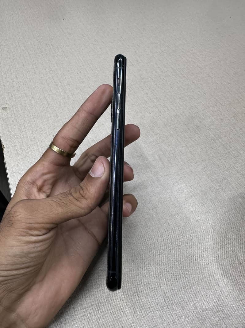 Apple iPhone 11 Pro Max 1