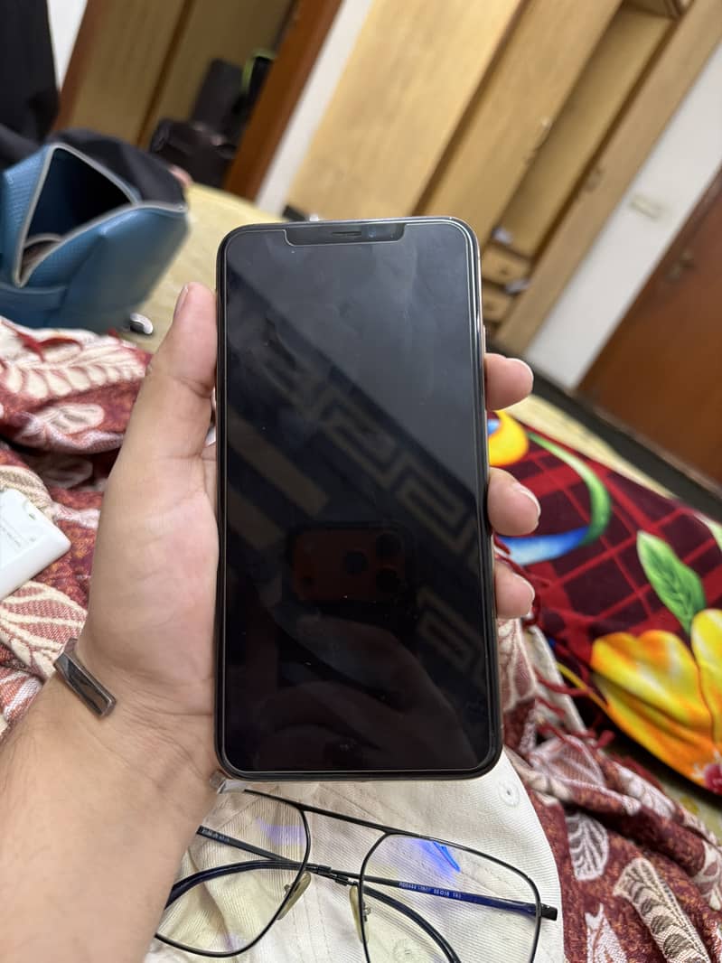 Apple iPhone XS Max 0