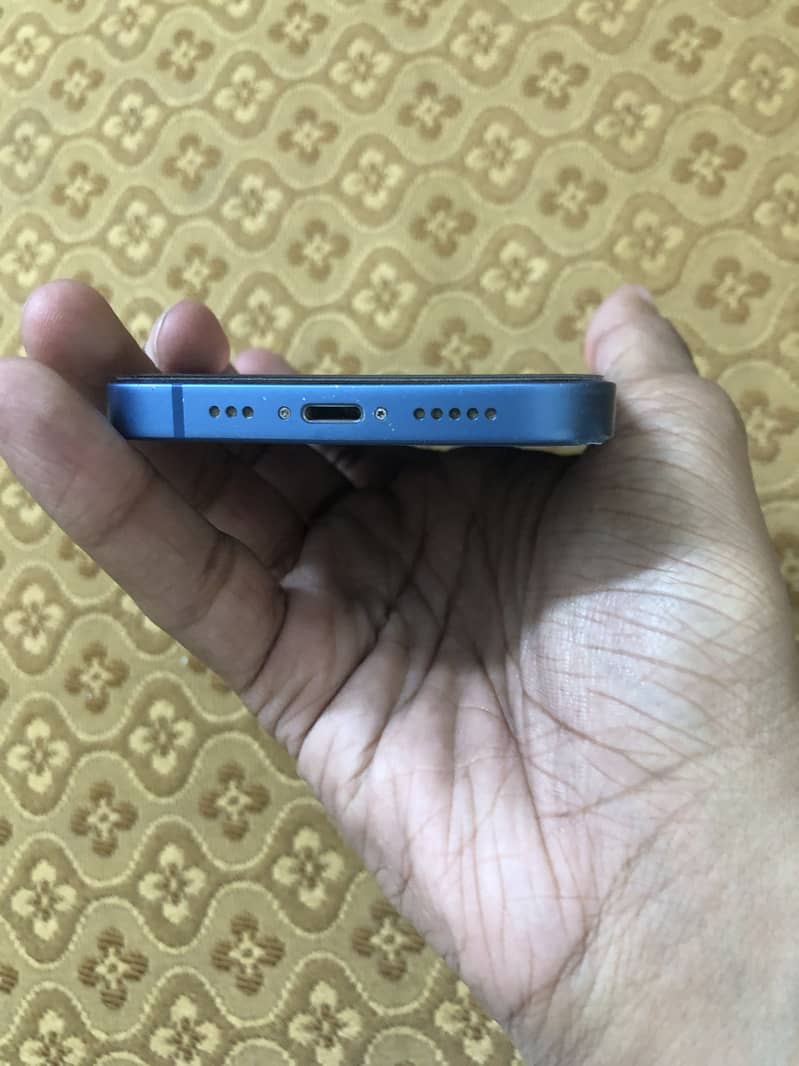 Apple iPhone 13 8