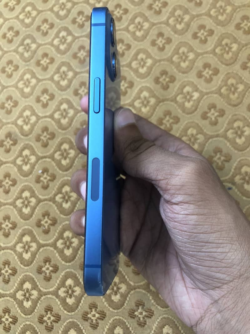 Apple iPhone 13 9