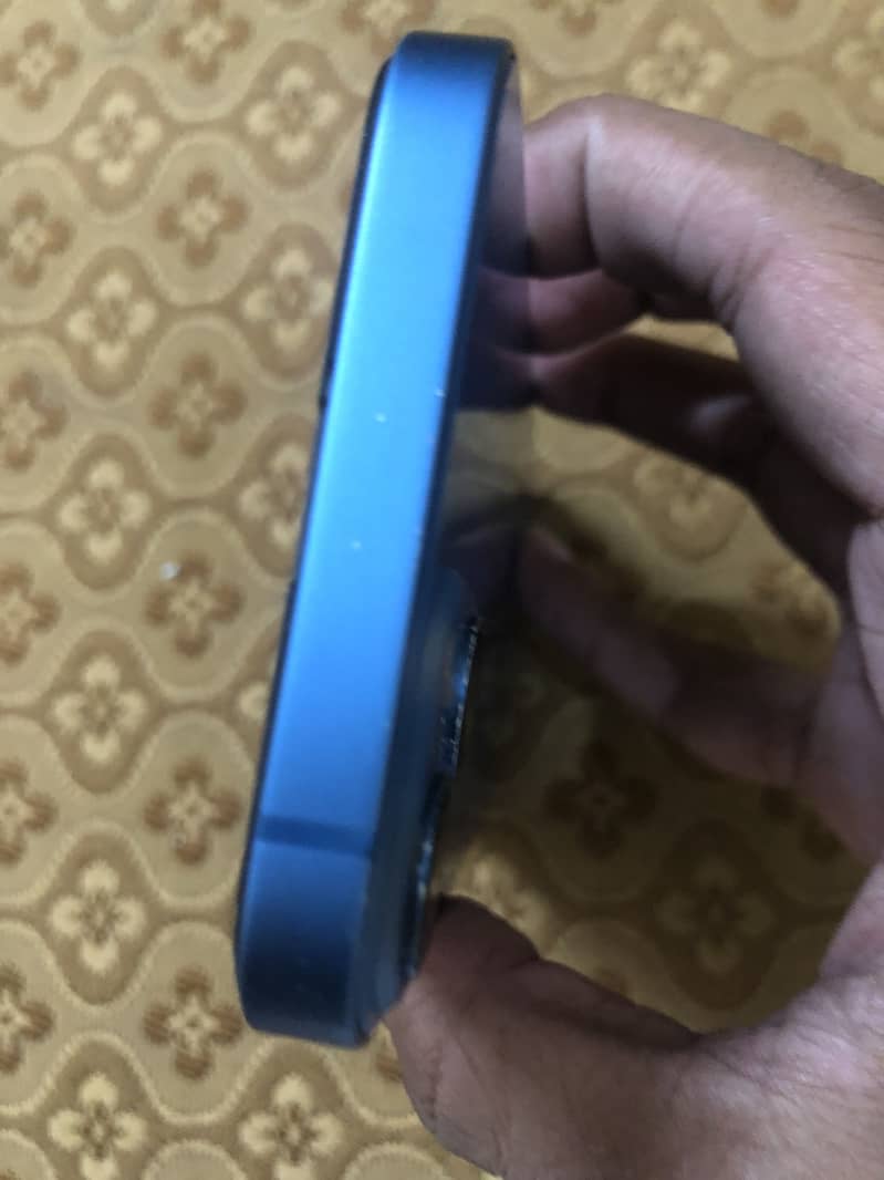 Apple iPhone 13 10