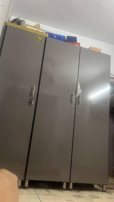 3 door wardrobes