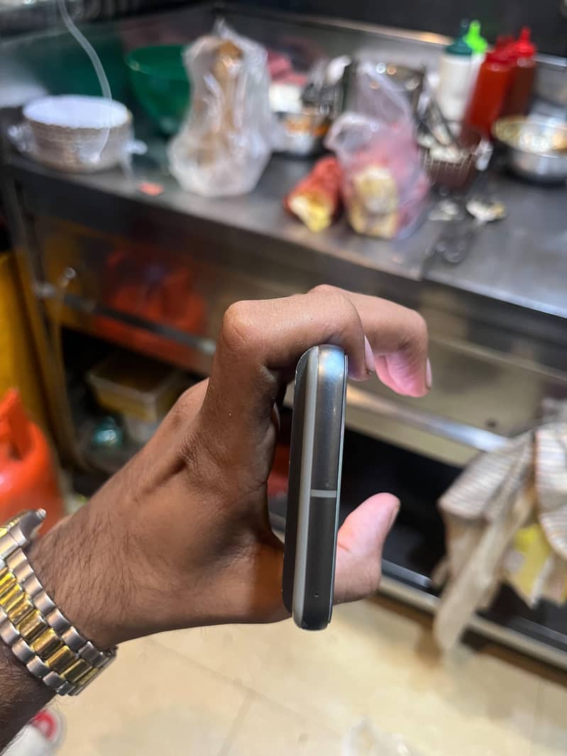 Google Pixel 8 4