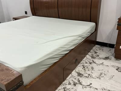 BED SET URGENT SALE