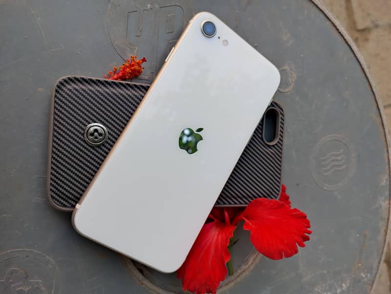 iPhone SE 64GB 0