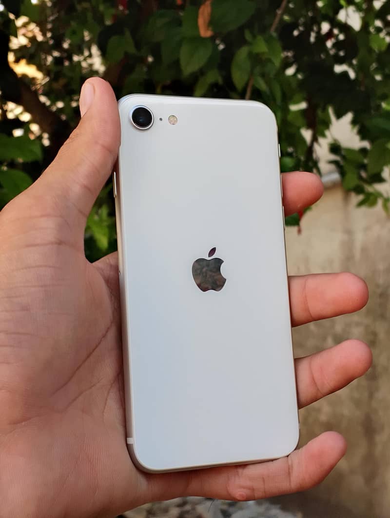 iPhone SE 64GB 3