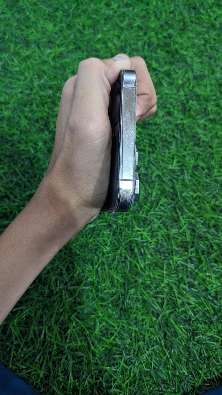 Apple iPhone 13 Pro Max 3