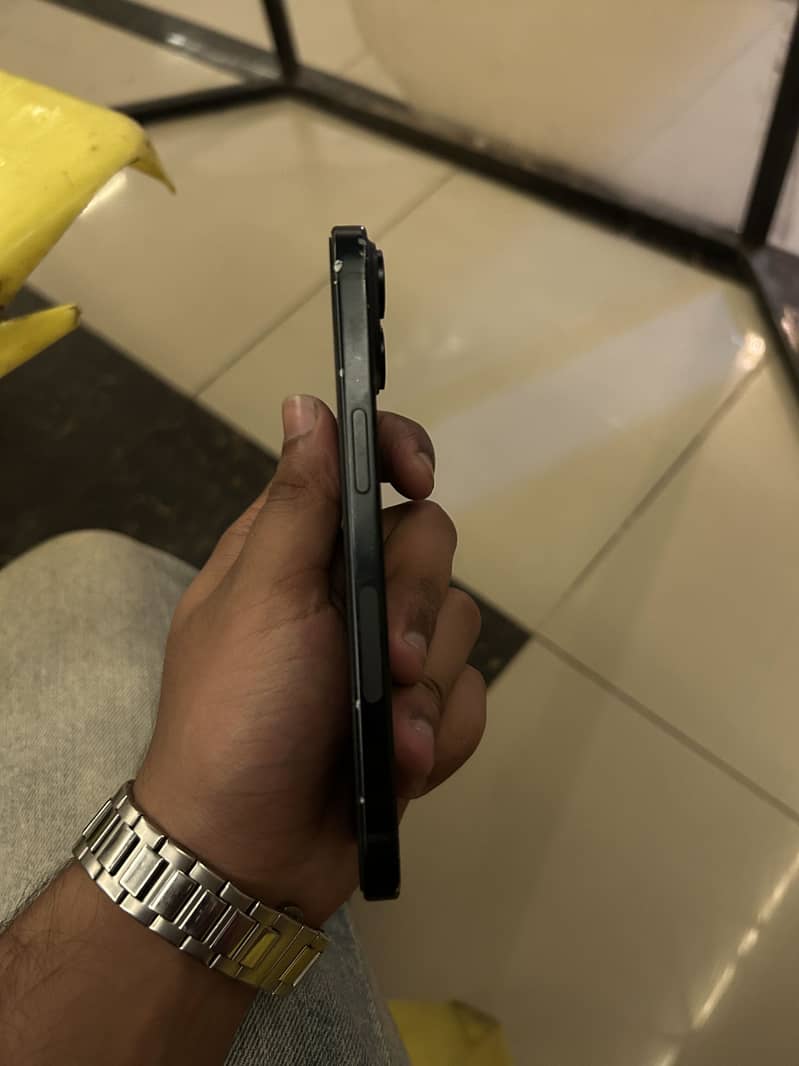 Apple iPhone 15 JV 1
