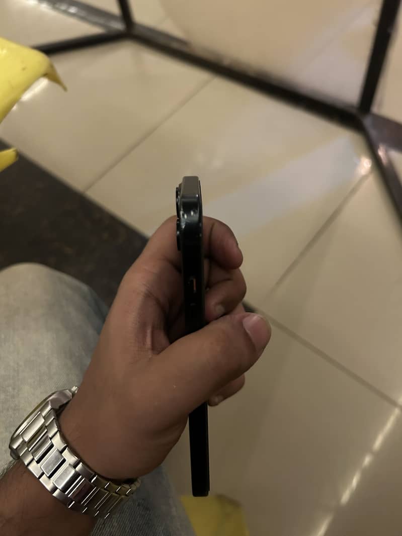 Apple iPhone 15 JV 4