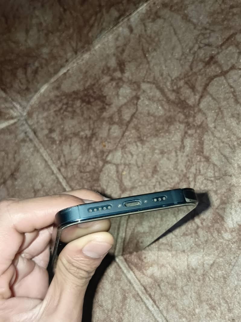 Apple iPhone 13 2