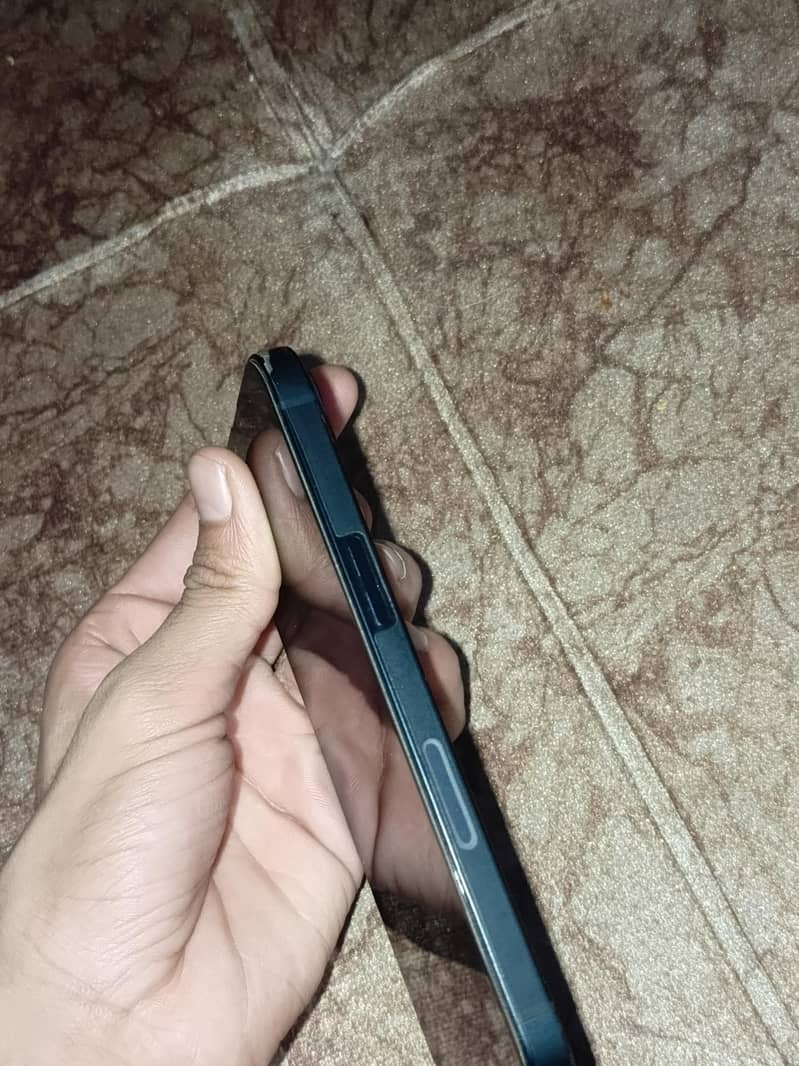Apple iPhone 13 4