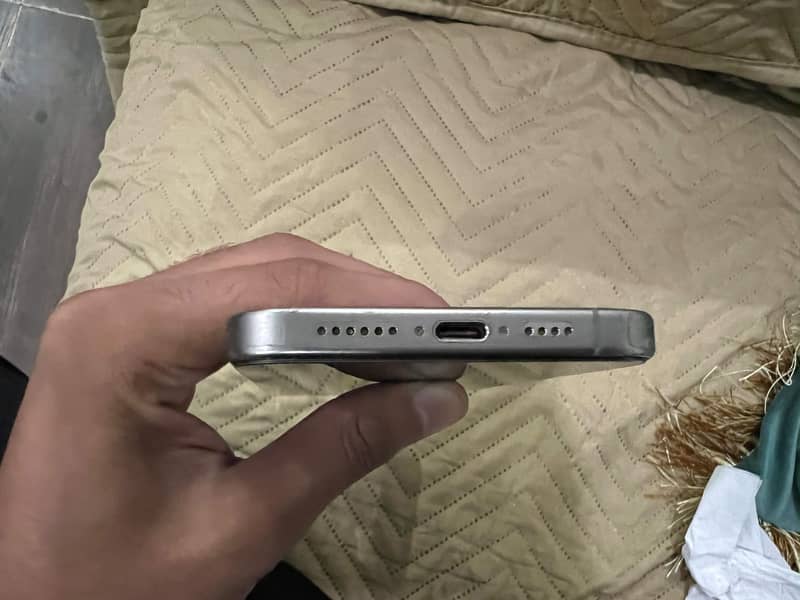 Apple iPhone 15 Pro Max 3