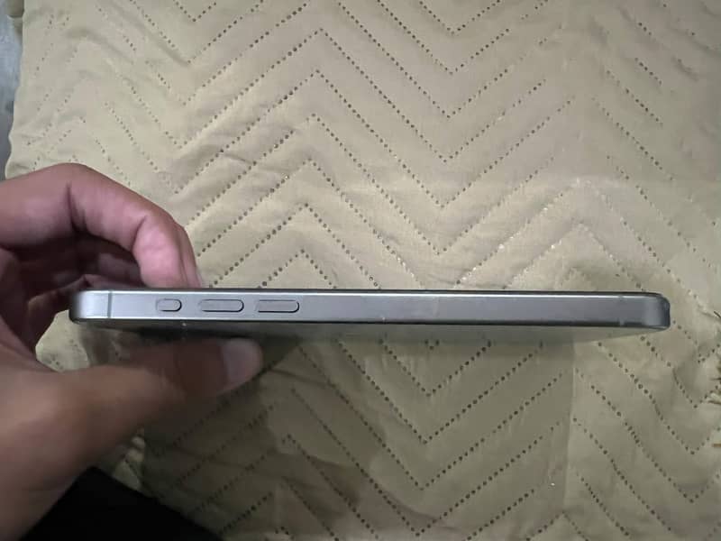 Apple iPhone 15 Pro Max 4