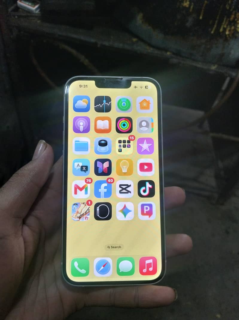 Apple iPhone 13 2