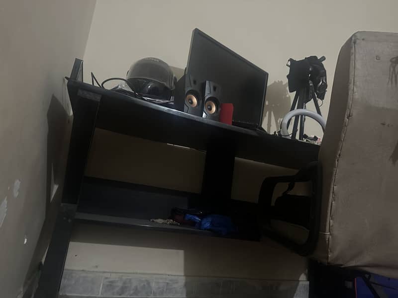 Table & chair 0