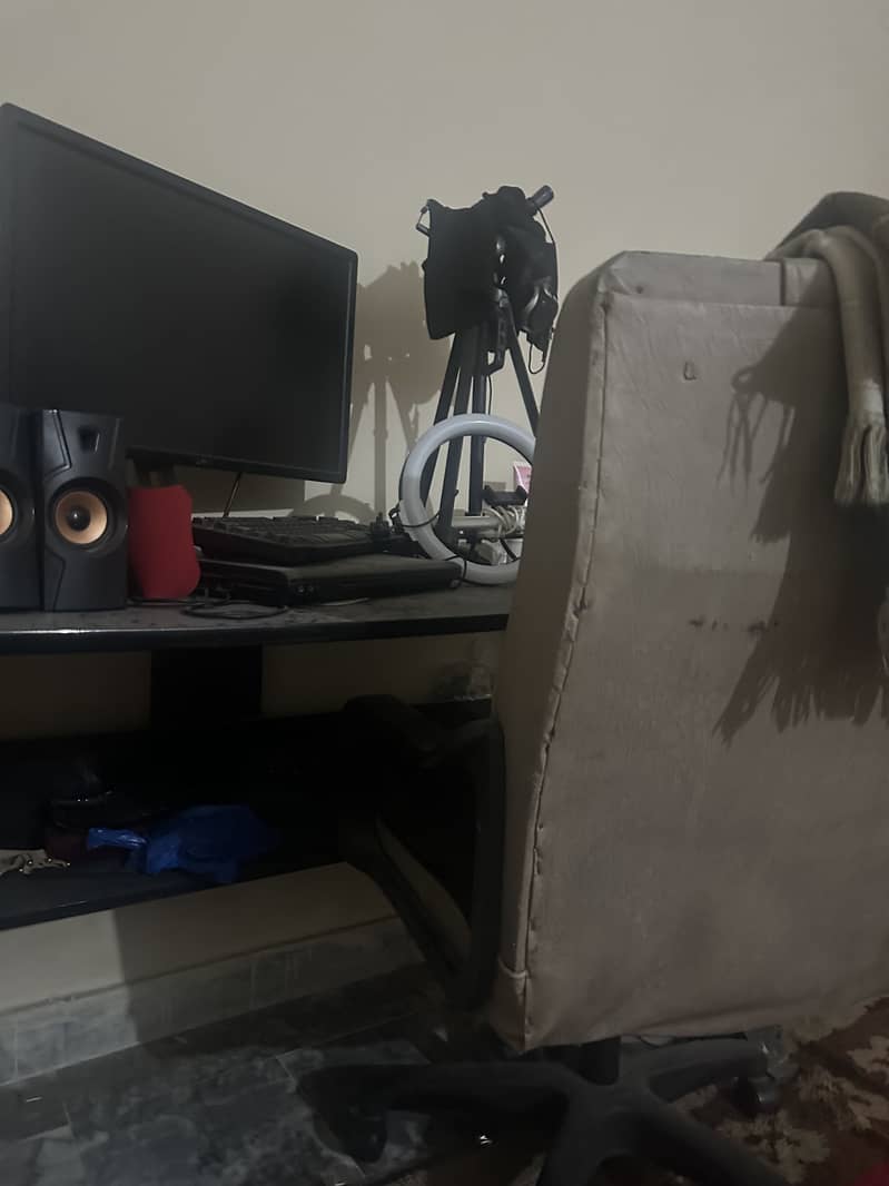 Table & chair 2