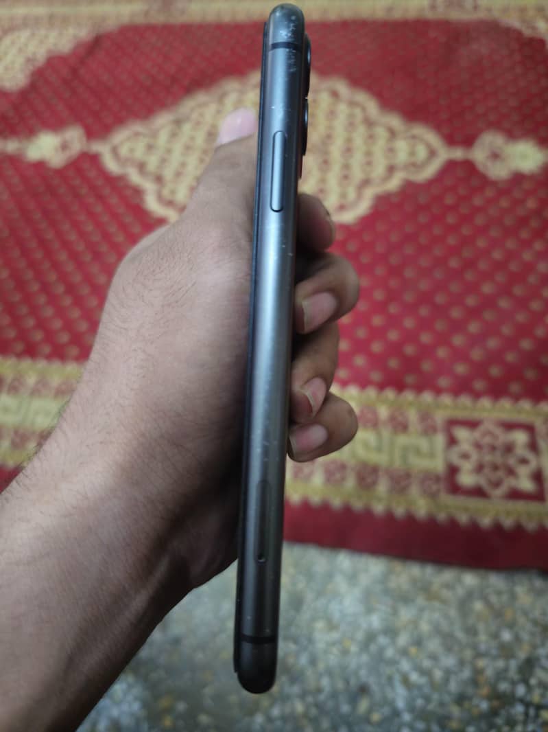 Apple iPhone 11 3