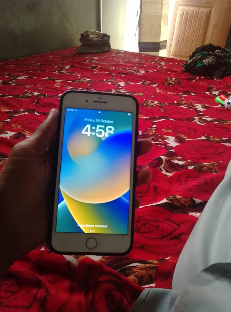 Apple iPhone 8 Plus 0