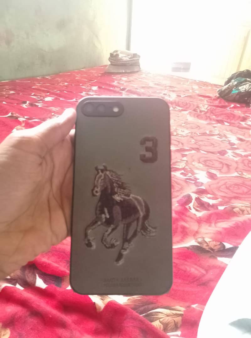Apple iPhone 8 Plus 1