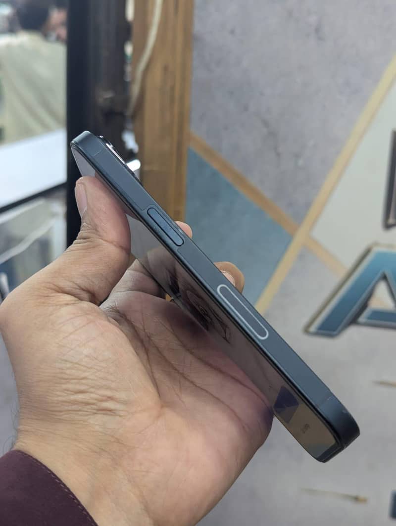 Apple iPhone 14 3