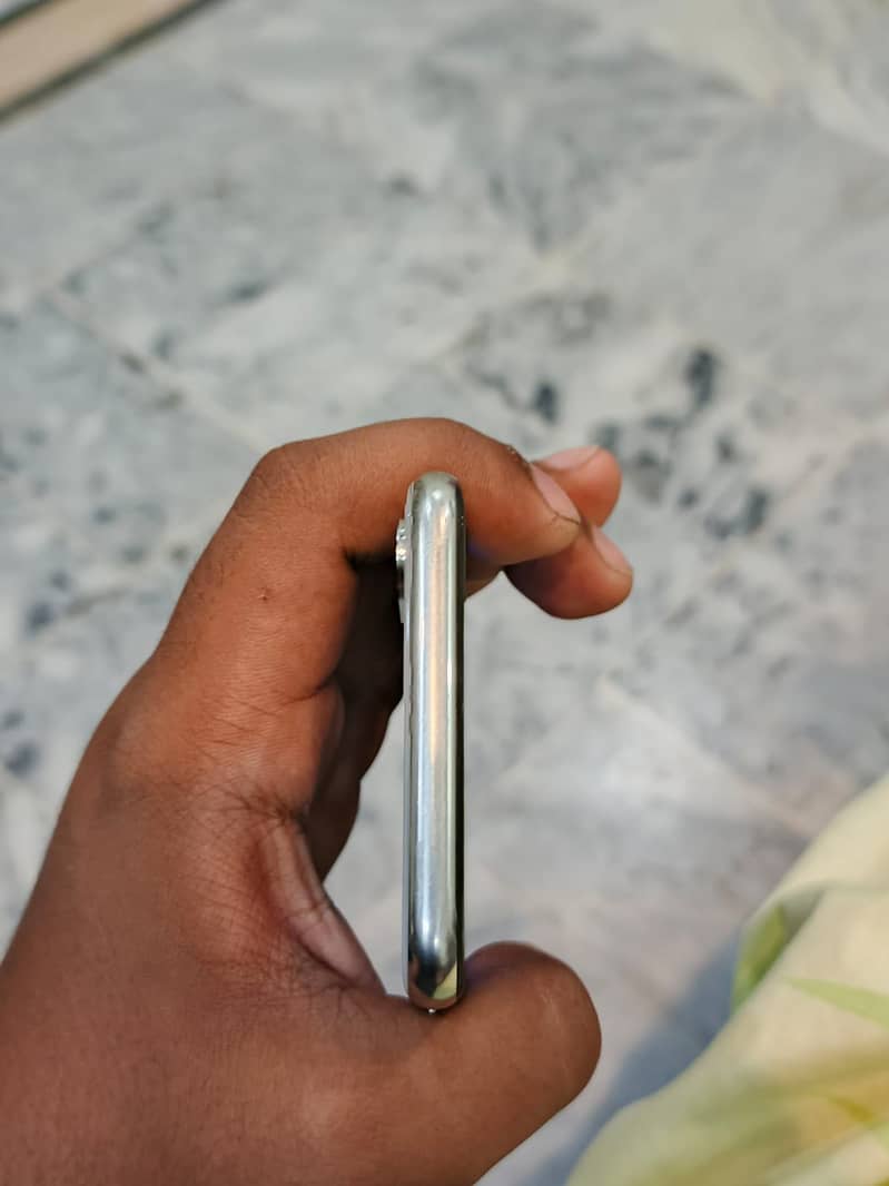 Apple iPhone X 3