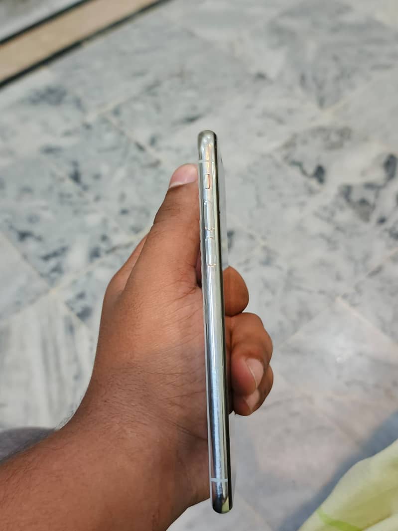 Apple iPhone X 5
