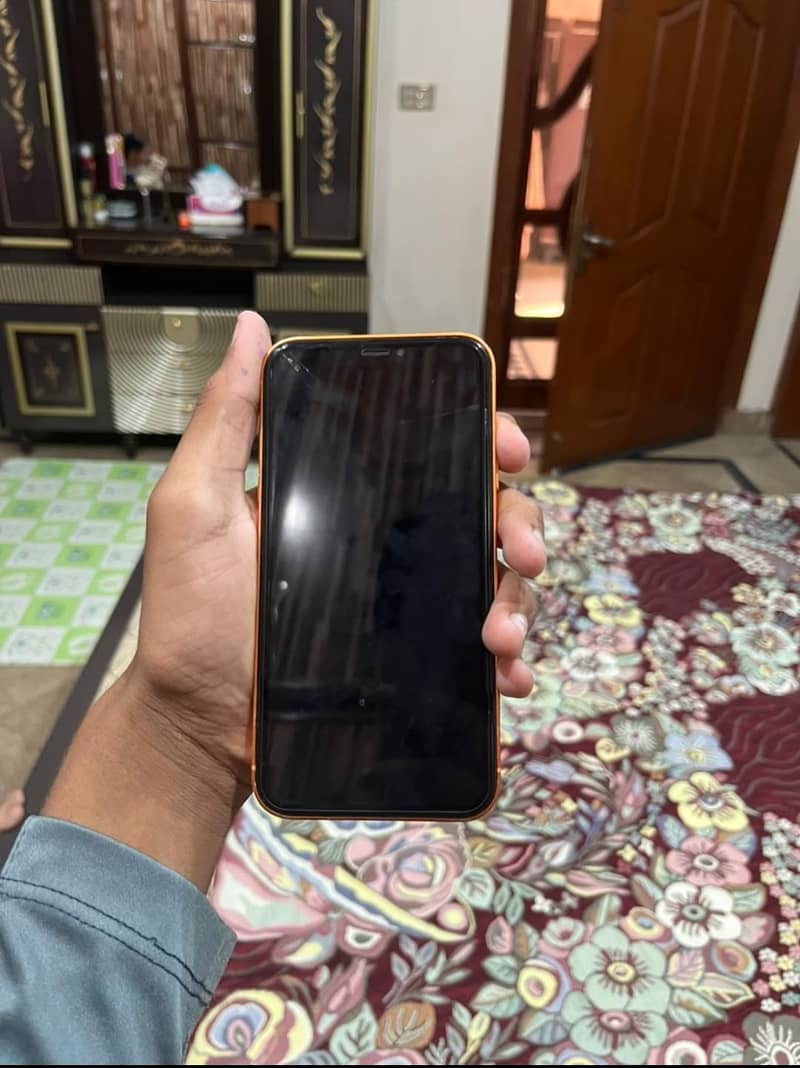 Apple iPhone XR 4