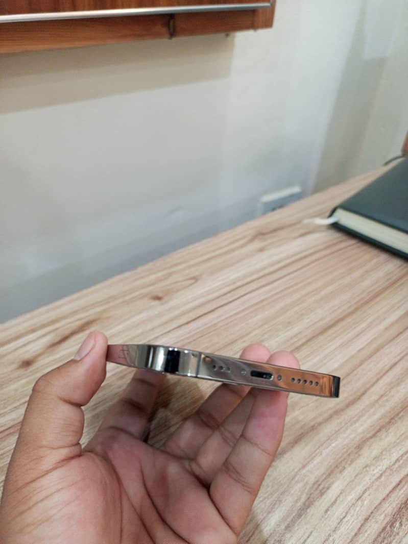 Apple iPhone 12 Pro 3