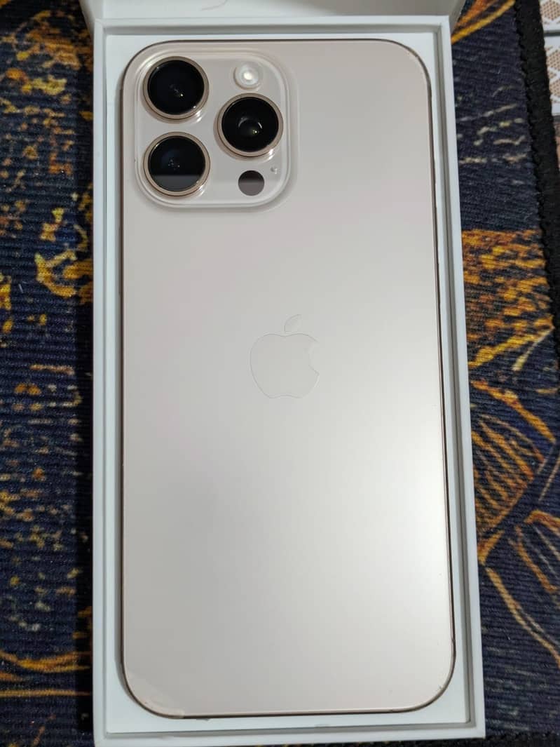 Apple iPhone 16 Pro Max 1