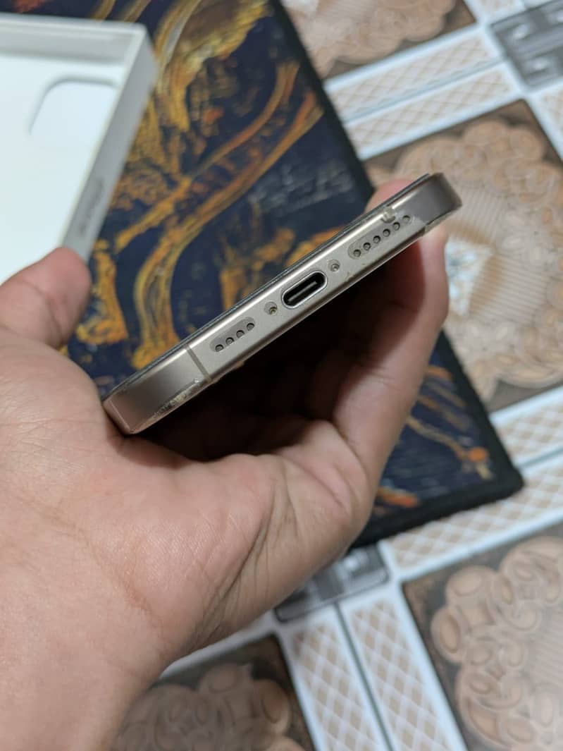 Apple iPhone 16 Pro Max 3