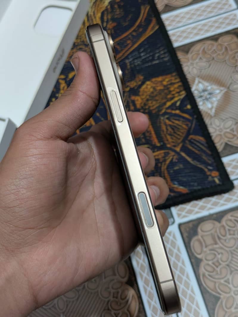 Apple iPhone 16 Pro Max 5
