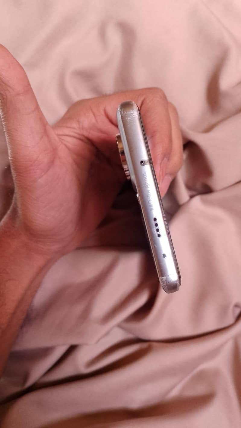 Tecno CAMON 40 Pro 4