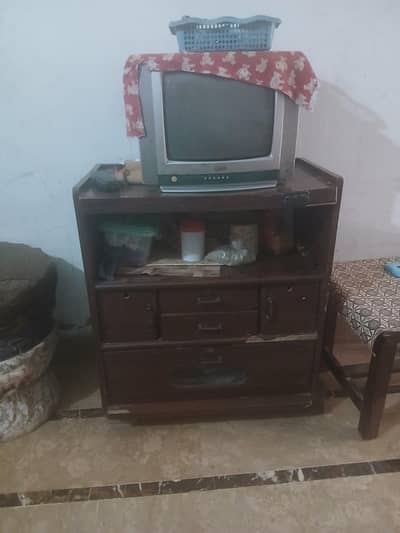 tv with tv troller for sale