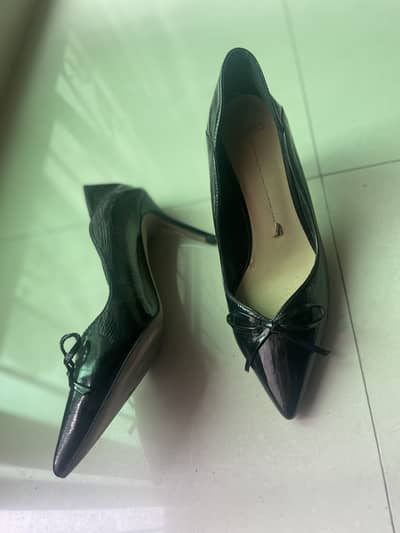 Black leather 2 inch heel coreshoes