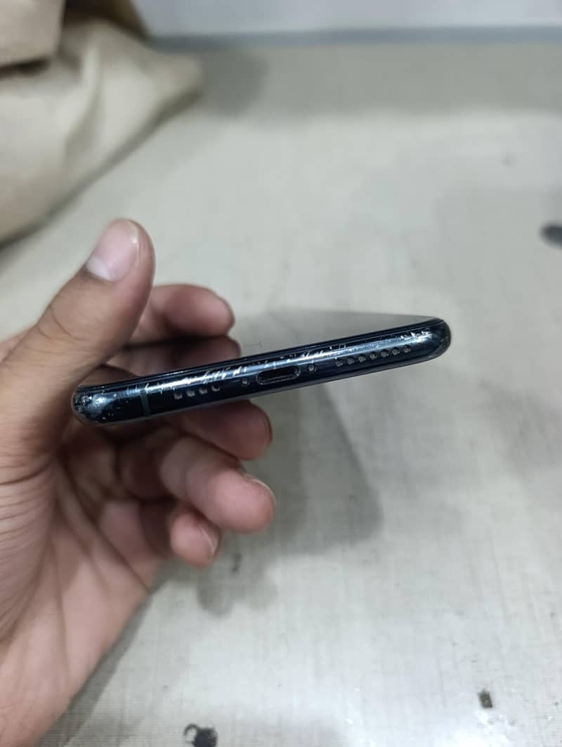 Apple iPhone 11 Pro Max 1