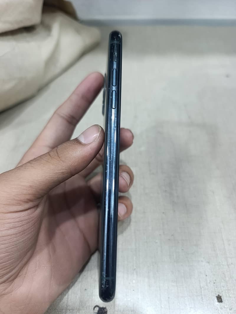 Apple iPhone 11 Pro Max 2