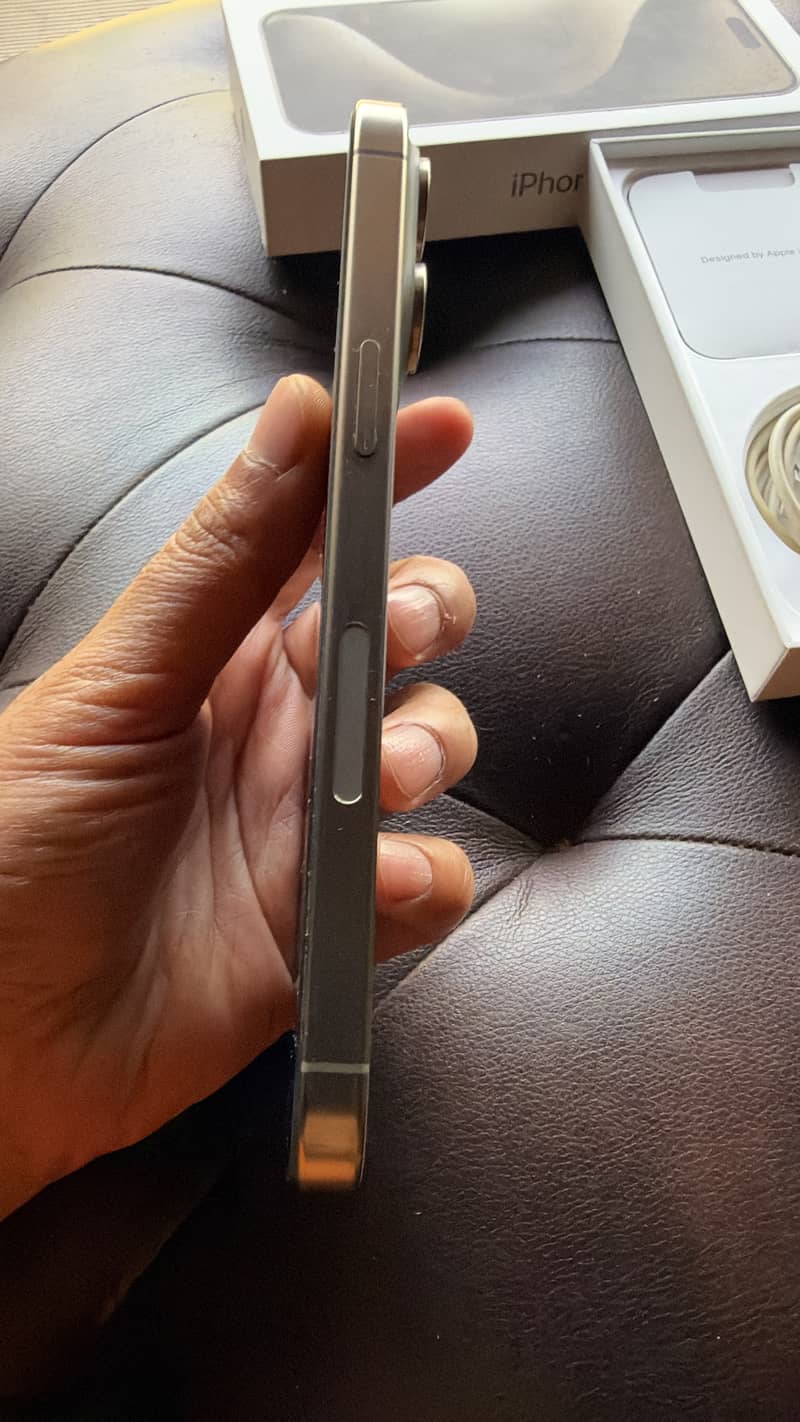 Apple iPhone 15 Pro Max 2