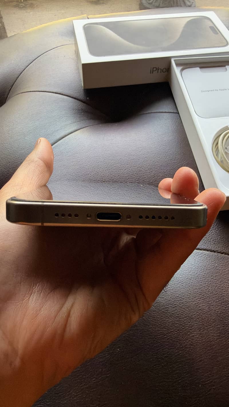 Apple iPhone 15 Pro Max 4
