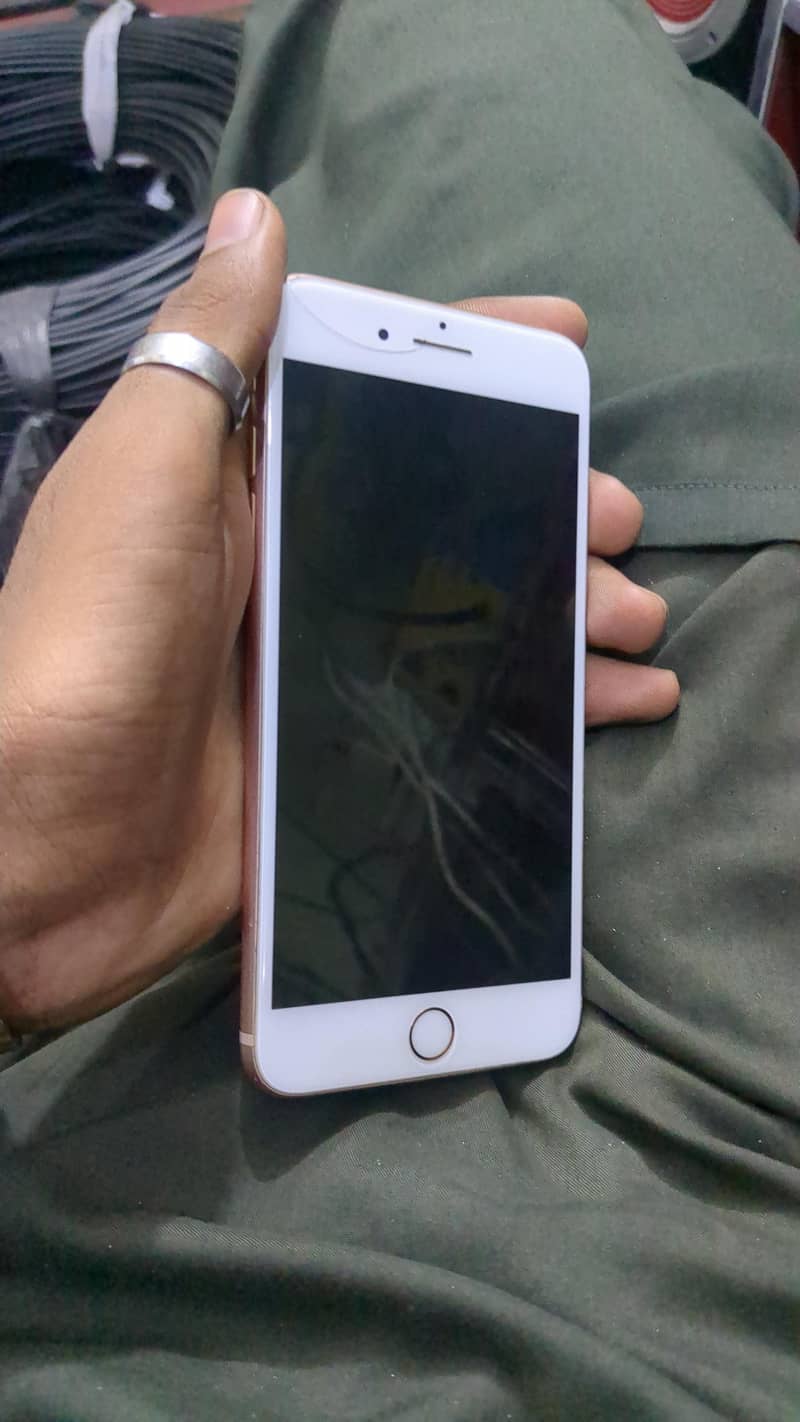 Apple iPhone 8 Plus 1