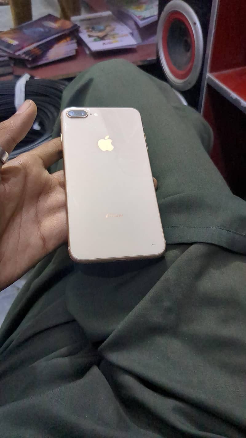 Apple iPhone 8 Plus 3