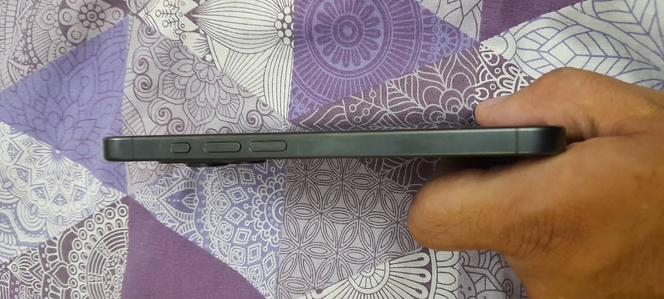 Apple iPhone 15 Pro 3