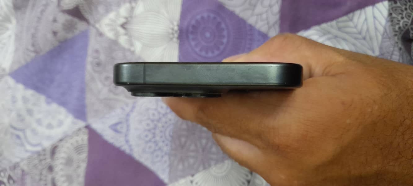 Apple iPhone 15 Pro 4