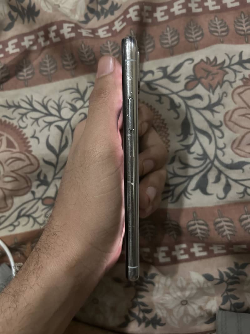 Apple iPhone X 3