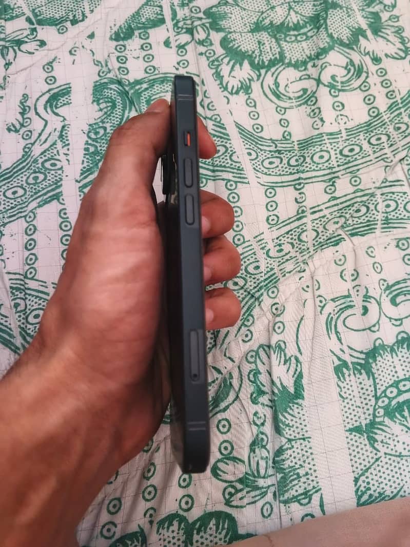Apple iPhone 13 3